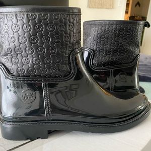 Michael Kors Black size 9 winter/rain boots